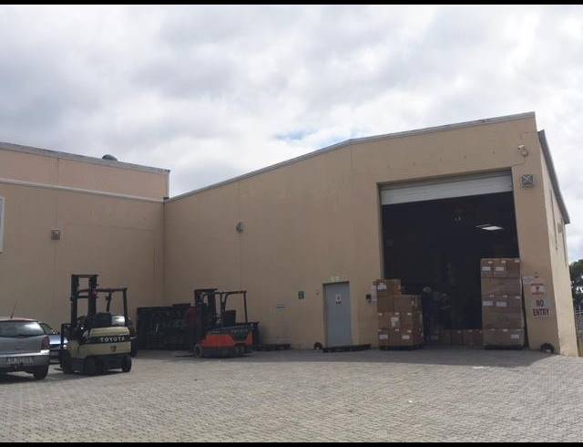 1,884M² FACTORY RENTED IN WESTLAKE